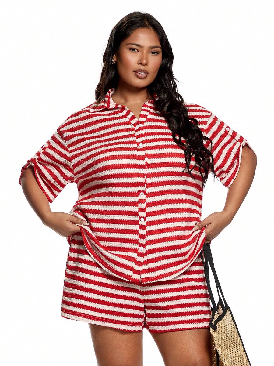 SHEIN Unity Bộ đồ nữ cỡ lớn gồm áo tay xắn, kẻ sọc, cài cúc đơn và quần short, kiểu dáng thường ngày. - Đỏ - Xem 1