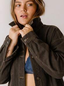Aralina 大码休闲曲线经典纽扣牛仔夹克 - 巧克力棕 - 查看 12