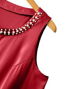 GlowEve CURVE Atasan Tanpa Lengan Wanita Ukuran Besar dengan Hiasan Mutiara Imitasi, Modis dan Serbaguna, Cocok untuk Bepergian dan Beraktivitas di Luar Rumah - Burgundy - View 3