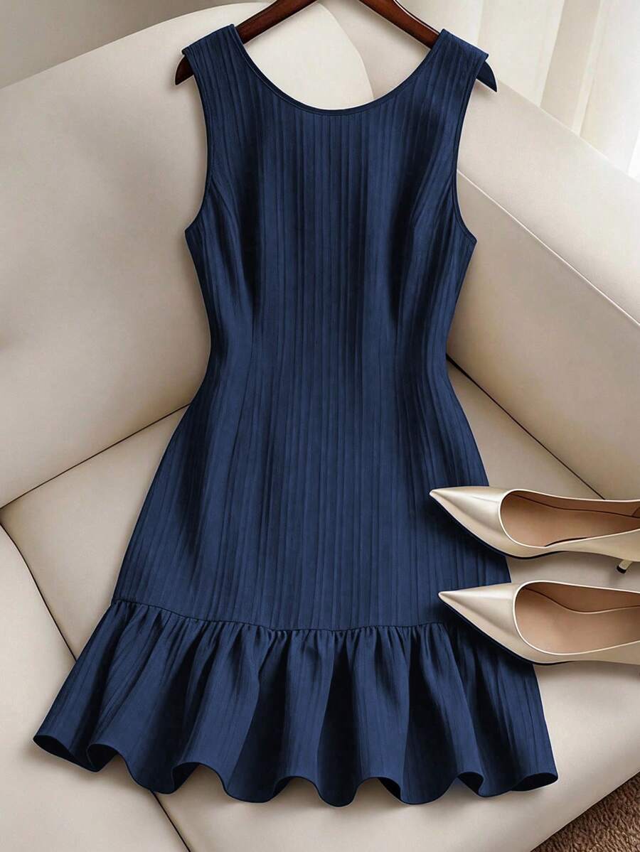 GlowEve CURVE 女士编织露背系带无袖A字荷叶边下摆休闲迷你连衣裙，适合休闲、度假和日常穿着 - 藏蓝色 - 查看 1