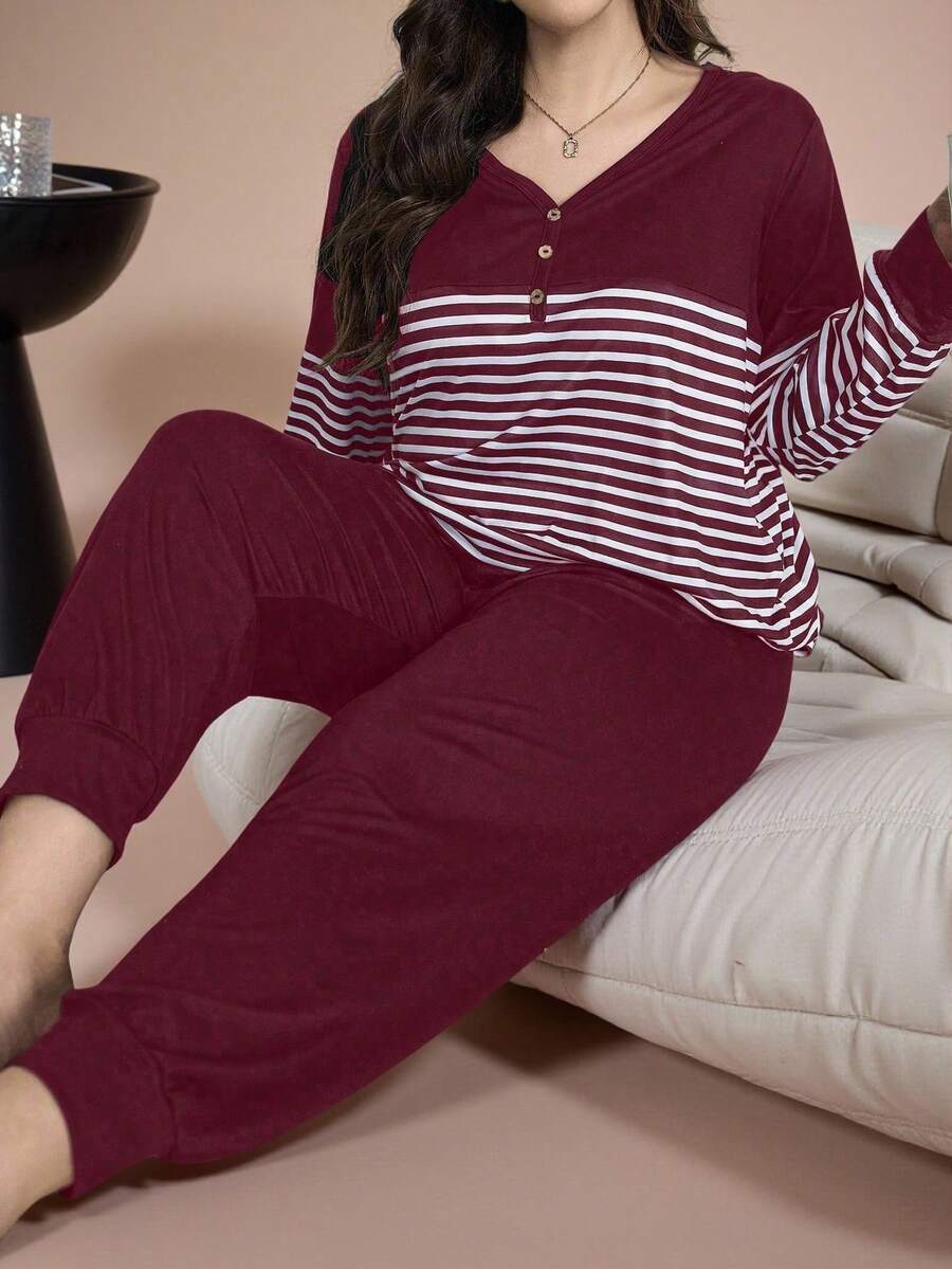 SHEIN 大码休闲撞色条纹装饰纽扣舒适套头衫和裤子睡衣套装,舒适优雅的细节设计,秋冬服装 - 酒紅色 - 查看 1