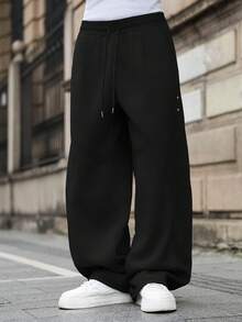 Manfinity EMRG Quần thể thao nam dáng rộng, màu trơn, có túi xéo và dây rút ở eo. - màu đen - Xem 4