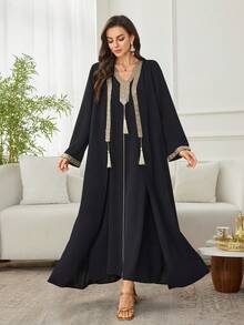 Al Najma Áo Abaya màu trơn với viền ruy băng trang trí, mặt dây chuyền tua rua, tay dài, dáng rộng, thanh lịch, sang trọng dành cho nữ. - màu đen - Xem 1