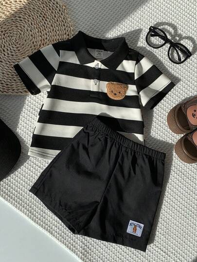 SHEIN Set de 2 piezas de camisa polo de manga corta a rayas negras y blancas y pantalones cortos negros casuales para niños pequeños, ropa y conjunto de primavera/verano para bebé niño