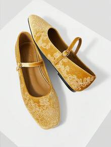 MOTF COMFORTABLE ROUND TOE EMBROIDERY ELEGANT FLAT SHOES FOR WOMEN FOR CHRISTMAS - Yellow - View 4