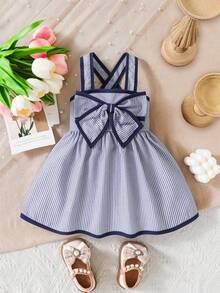 SHEIN Vintaside Kids 女婴优雅纹理面料撞色蝴蝶结连衣裙