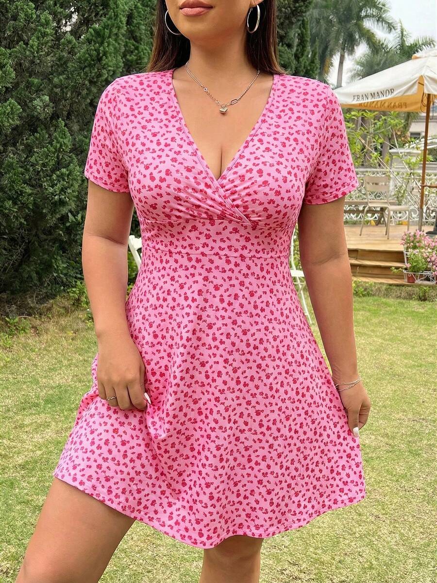 SHEIN EZwear 大码粉色碎花A字休闲度假连衣裙 - 粉色 - 查看 1