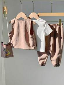 SHEIN 四件套包括：斜挎包、可爱撞色卡其色背心外套、白色T恤、松紧腰卡其色灯笼裤，适合生日派对、锐舞派对、晚宴、演出、婚礼、迎婴派对、洗礼和一周岁生日庆祝活动。 - 彩色 - 查看 2