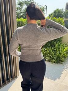MDEdit Cardigan court et ajusté gris à boutons devant, couleur unie, manches longues, style décontracté simple. Chandail gris, court pour femme, pulls en tricot, vêtements d'hiver pour femme, vêtements d'automne pour femme, FW24 - Gris - Voir 3
