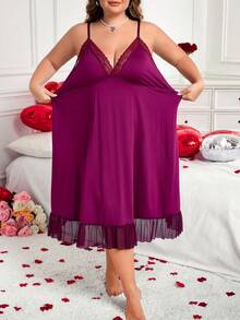 SHEIN CURVE+ 加大码/情人节/优雅纯色蕾丝拼接吊带连衣裙及睡袍套装 - 酒紅色 - 查看 3