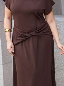Maija Đầm ngắn tay cổ tròn màu nâu trơn cỡ lớn, mẫu mới cho Tết Nguyên Đán 2026, lãng mạn, thời trang, đa năng; thoải mái, thanh lịch, giản dị, thích hợp mặc hàng ngày hoặc công sở. - màu nâu - Xem 5