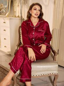 LuxeNights Conjunto de pijama de cárdigan con solapa de jacquard de leopardo para mujer de talla grande - Rojo - Ver 6