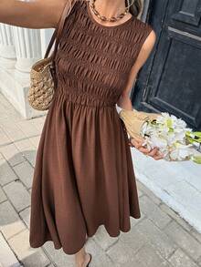 SHEIN Frenchy فستان نسائي كاجوال بلون أحادي بدون أكمام متوسط الطول - بني - مشاهدة 2