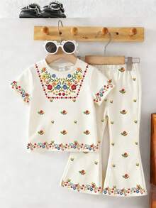 SHEIN مجموعة طفلة بطبعات زهرية ملونة، تتميز بطوق مطبوع بالزهور والأساور والحاشية السفلية على الجزء العلوي، مقترنة بسراويل واسعة مطابقة، بأسلوب عتيق مستوحى مع لمسة طازجة، تفاصيل رقيقة وإطلالة حيوية، قياس فضفاض ناعم وراحة، مثالية للارتداء اليومي. - أبيض - مشاهدة 1