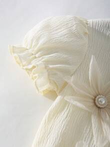 SHEIN 女童T恤套装，圆领泡泡袖上衣，正面饰有3D立体花卉图案，搭配荷叶边休闲牛仔裤，设计简约，时尚优雅，适合外出穿着。 - 杏色 - 查看 5