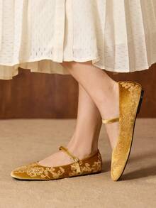 MOTF COMFORTABLE ROUND TOE EMBROIDERY ELEGANT FLAT SHOES FOR WOMEN FOR CHRISTMAS - Yellow - View 7