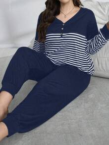 SHEIN 大码休闲撞色条纹装饰纽扣舒适套头衫和裤子家居服套装，舒适保暖，秋冬服装 - 藏蓝色 - 查看 2