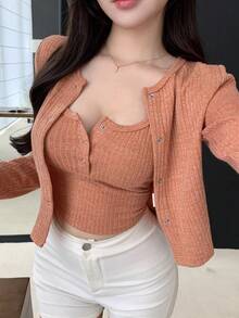 DAZY 2件組女款時尚焦橙色毛絨短版上衣與開襟衫套裝，修身日常休閒細肩帶背心與短版開襟衫，適合秋冬春季長袖穿著 - 珊瑚橙 - 查看 2