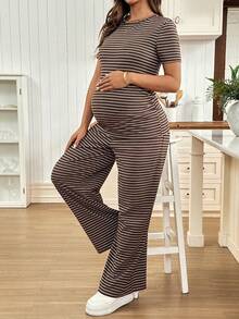 SHEIN مجموعة تي شيرت قصير الأكمام بياقة مستديرة مخطط وبنطال كاجوال بخصر قابل للتعديل للحوامل قطعتان - بني - مشاهدة 6