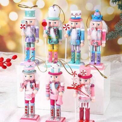 Juego de 3-4 piezas de 13 cm Adornos colgantes de Cascanueces, Colgantes de árbol de Navidad de soldado Cascanueces, Decoraciones navideñas de marioneta de madera creativa de soldado, Decoración del hogar para fiestas, Decoración navideña, Decoración del hogar, Recuerdos de fiesta, Decoración de habitación, Decoración de ventana, Decoración de dormitorio, Decoraciones navideñas interesantes para fiestas, Feliz Navidad, Feliz Año Nuevo, Regalos de Navidad, Decoraciones navideñas Decoraciones navideñas para el hogar Regalos de Navidad Decoración navideña