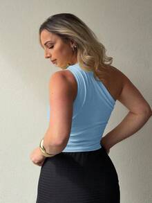 Jeta Ari Blusa azul claro com bainha assimétrica e ombros expostos para mulheres, adequada para o verão - Baby Azul - Ver 2