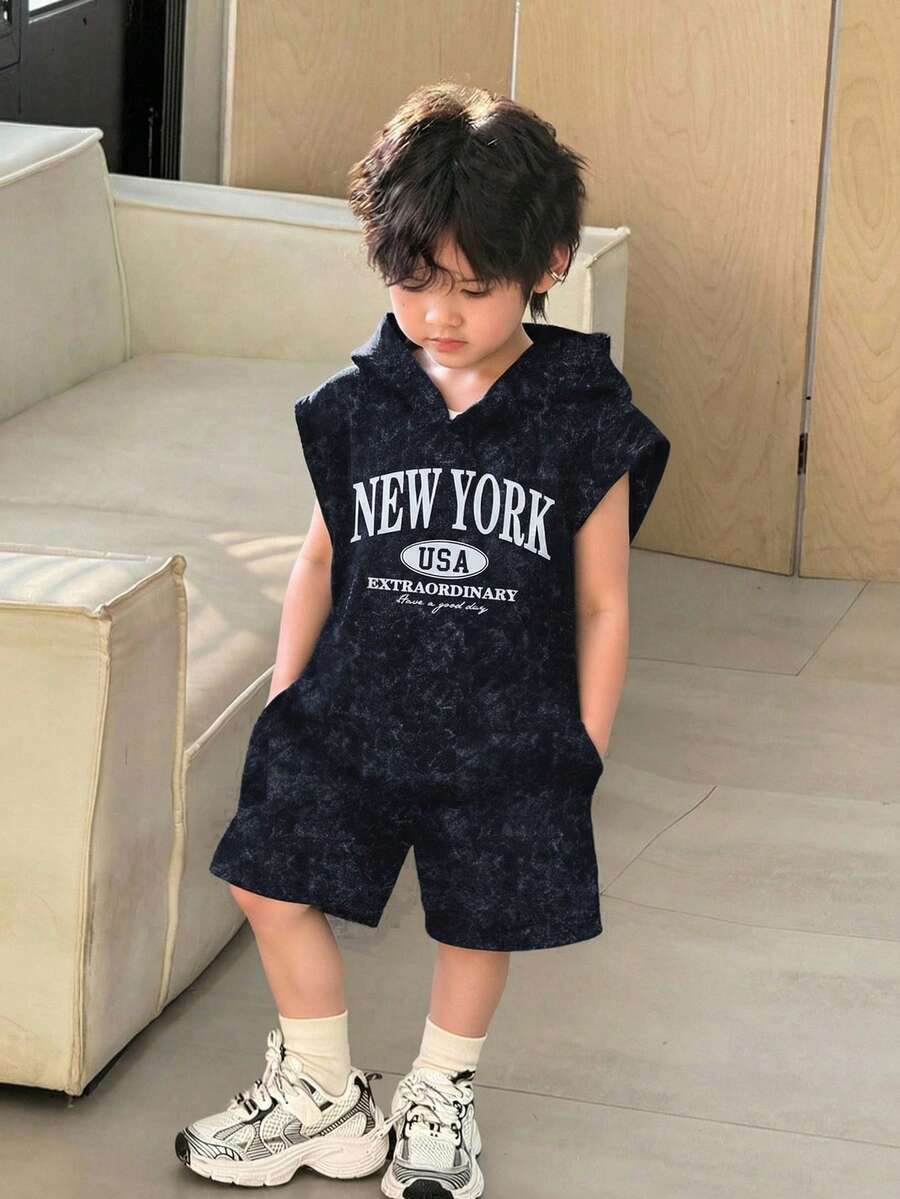 SHEIN Bộ 2 món cho bé trai/bé gái, thoải mái, phong cách đường phố, in chữ, gồm áo ba lỗ không tay có mũ, áo thun ngắn tay và quần short, thích hợp cho trong nhà, ngoài trời, hàng ngày, thể thao, vui chơi, tiệc tùng, chụp ảnh, kỳ nghỉ, mùa xuân/hè. - Nhiều màu - Xem 1