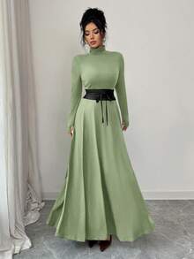 SHEIN Elenzya 女士奢华纯色长款针织连衣裙，半高领设计，修身剪裁，腰带装饰，凸显身材，复古优雅，适合日常、约会、晚宴、情侣装，秋冬内搭，春季外穿。 - 綠色 - 查看 4