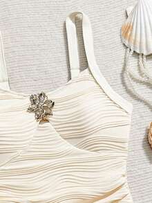 SHEIN 少女款金属质感花朵装饰度假沙滩连体泳衣，带迷你裙 - 白色 - 查看 3