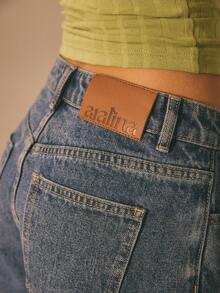 Aralina 女士夏季牛仔休闲妈妈短裤，沙滩装，Y2K斯德哥尔摩风格街头服饰 - 中等水洗藍 - 查看 8