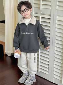 SHEIN 2 件套年轻男童服装，灰色字母图案羊毛领运动衫和纯色松紧腰运动裤套装，适合返校、生日、迎婴派对、节日派对、秋冬季 - 灰色 - 查看 7