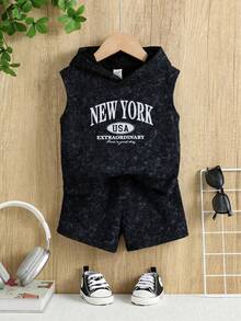 SHEIN Bộ 2 món cho bé trai/bé gái, thoải mái, phong cách đường phố, in chữ, gồm áo ba lỗ không tay có mũ, áo thun ngắn tay và quần short, thích hợp cho trong nhà, ngoài trời, hàng ngày, thể thao, vui chơi, tiệc tùng, chụp ảnh, kỳ nghỉ, mùa xuân/hè. - Nhiều màu - Xem 5