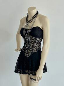 SHEIN DivaQ 黑色蕾丝花卉性感抹胸露背透视短款连衣裙，适合春夏秋季穿着。 - 黑色 - 查看 3