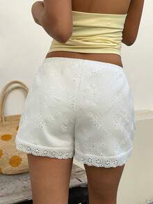 Sunnyshic Quần short nữ trắng thêu họa tiết, cạp thấp, thích hợp mặc đi biển hàng ngày, tươi tắn và ngọt ngào, thời trang đa năng, phù hợp cho mùa xuân/hè. - trắng - Xem 2
