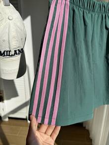 SHEIN Quần short thể thao kẻ sọc Zhongda Tong dành cho bé gái, quần short mùa hè dáng rộng thoải mái, thắt lưng co giãn, kẻ sọc bên hông, thời trang và đa năng, quần short rộng rãi, co giãn và thoải mái cho trẻ em, thích hợp cho mùa ấm áp, quần short suông. - màu xanh lá - Xem 4