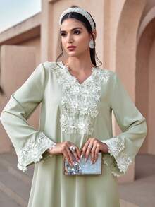 Al Najma 女士复古V领优雅长袖花卉装饰阿拉伯风格连衣裙 - 綠色 - 查看 5