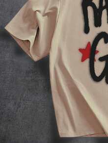 Manfinity ZONE917 街头说唱之神红星涂鸦标语印花卡其色短袖T恤 - 卡其色 - 查看 4