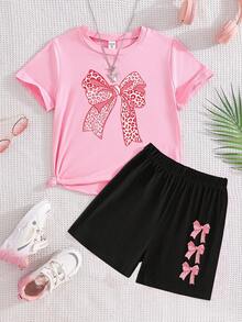 GraphicGems 两件套女童休闲粉色豹纹蝴蝶结设计套装，粉色短袖圆领T恤搭配黑色短裤，适合夏季穿着，时尚舒适，适合青少年女孩，也适合春、秋、冬三季日常休闲和居家穿着，可爱 - 粉色 - 查看 2