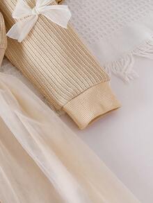 SHEIN Playful Pals Vestido de punto de manga larga con cuello redondo para bebés/niñas pequeñas, color albaricoque con decoración de lazo 3D en la parte superior, falda de tul en la parte inferior, suave en general, estilo lindo y dulce, casual y versátil para salidas de otoño/invierno - Albaricoque - Ver 3