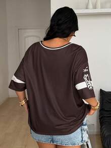 Coolane 女士加大码春夏街头风 Y2K 豹纹数字图案橄榄球球衣 V 领棕色球衣 T 恤 - 棕色 - 查看 5