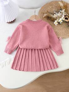 SHEIN Playful Pals 女婴圆领3D蝴蝶结装饰长袖毛衣搭配百褶迷你裙休闲套装，适合秋冬季穿着 - 粉色 - 查看 2
