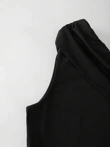 SHEIN Franclia [Niche Elegance]Black One-Shoulder Asymmetric Ruched Slim Tank Top + Wine Red Regular-Waisted Slim A-Line Skort (With Brown Vintage Belt) Fashion Ensemble For Women, Chic Outfit For Summer/Spring & Autumn, A Figure-Flattering Two Pieces Set To Elevate Your Temperament Red And Black Outfit Women Short Outfits Red Dress Short Belt Skirt Red And Black Dress - Multicolor - View 3