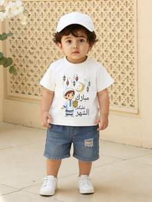 SHEIN Bộ 2 món: Áo thun ngắn tay in hình sao và trăng cùng quần short denim, thích hợp cho các dịp trang trọng, tiệc sinh nhật, lễ hội, dạ hội, biểu diễn, đám cưới, tiệc mừng em bé chào đời và lễ kỷ niệm sinh nhật lần thứ nhất. - Nhiều màu - Xem 5