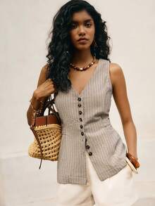 Poéselle 女士棉质条纹混纺背心，修身纽扣前襟无袖马甲，打造时尚夏季叠穿造型。这款马甲采用条纹面料，剪裁合身，亚麻材质，无袖西装外套，尽显低调奢华风格，是夏季胶囊衣橱的理想之选。度假风条纹V领单排扣休闲马甲，尽显休闲时尚。 - 黑與白 - 查看 8