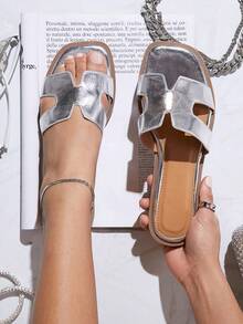 SHUZIA Women's Fashionable And Versatile Solid Color Open Toe Flat Sandals For Christmas Valentine's Day - Silver - View 2