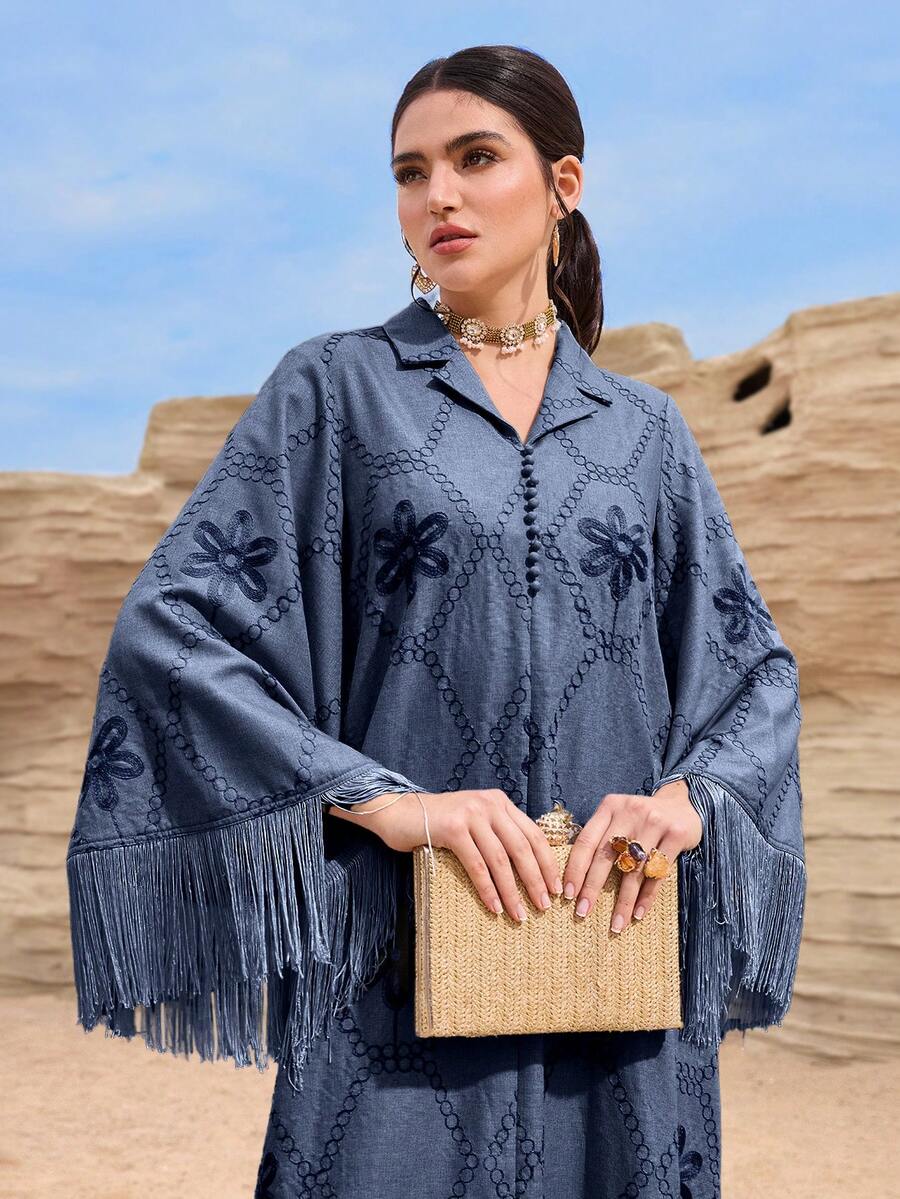 Al Najma 女士休闲宽松花卉刺绣流苏装饰V领阿拉伯风格连衣裙,适合派对和外出穿着 - 藏蓝色 - 查看 1