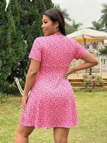 SHEIN EZwear 大码粉色碎花A字休闲度假连衣裙 - 粉色 - 查看 2