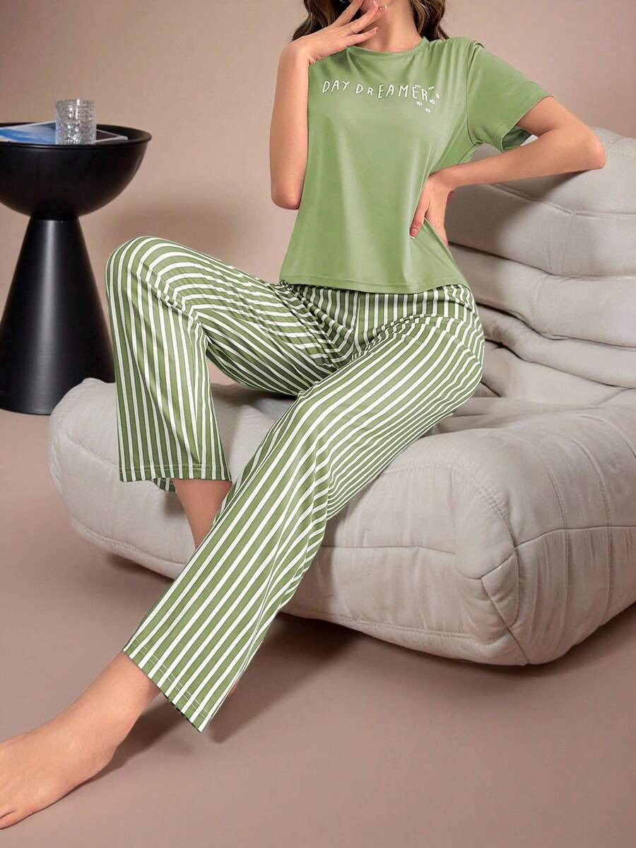 Lazeform Bộ Pyjama tay ngắn in chữ và quần dài sọc - màu xanh lá - Xem 1