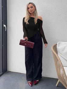 Jeta Ari Camiseta larga de manga larga de punto de malla con hombros oblicuos, fruncido y bajo asimétrico en color marrón sólido, blusas de mujer para otoño, top de cuello asimétrico