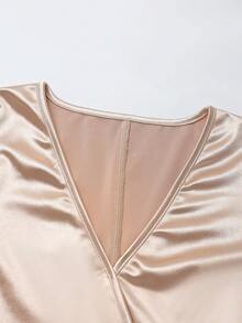 Franclia 女士优雅杏色缎面修身连衣裙，适合通勤、外出和约会，春夏款