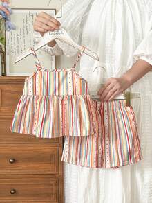 SHEIN Vintaside Kids Bộ áo hai dây và quần short kẻ caro xanh dương in hình quả anh đào dành cho bé gái, trang phục mùa hè tươi mát và thoải mái. - Nhiều màu - Xem 3
